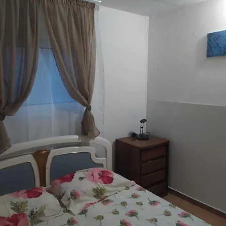 μονοκατοικία στη δροσία με αυλή και Parking Apartment *