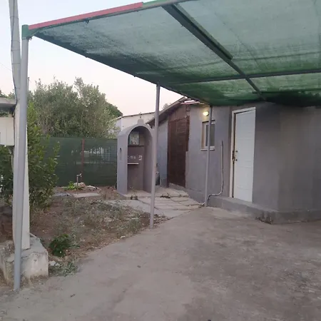 μονοκατοικία στη δροσία με αυλή και Parking Apartment *