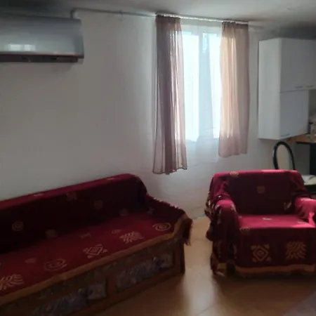 Apartment μονοκατοικία στη δροσία με αυλή και Parking