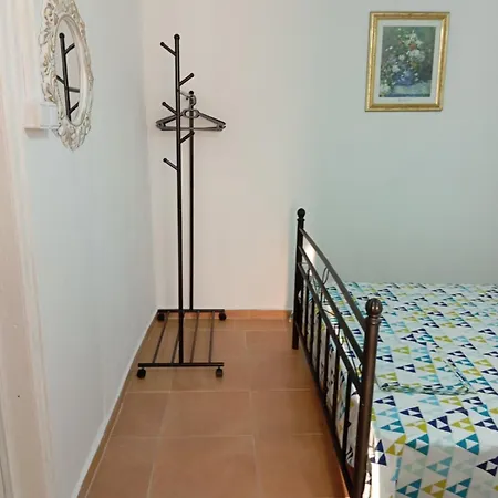 Apartment μονοκατοικία στη δροσία με αυλή και Parking