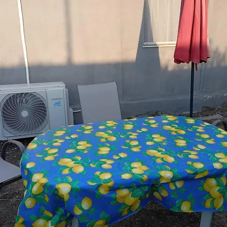 μονοκατοικία στη δροσία με αυλή και Parking Apartment *