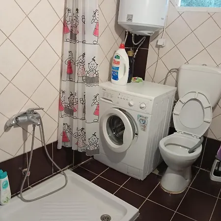 μονοκατοικία στη δροσία με αυλή και Parking Apartment *