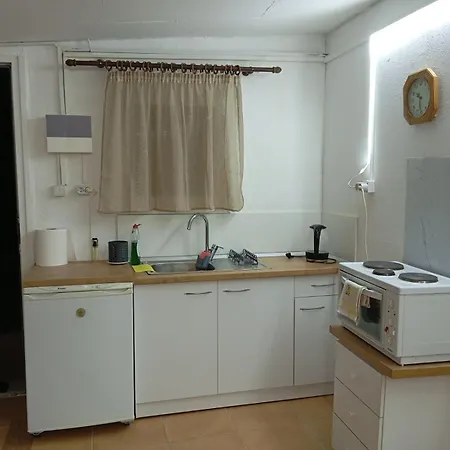 μονοκατοικία στη δροσία με αυλή και Parking Apartment