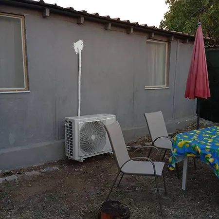 μονοκατοικία στη δροσία με αυλή και Parking *