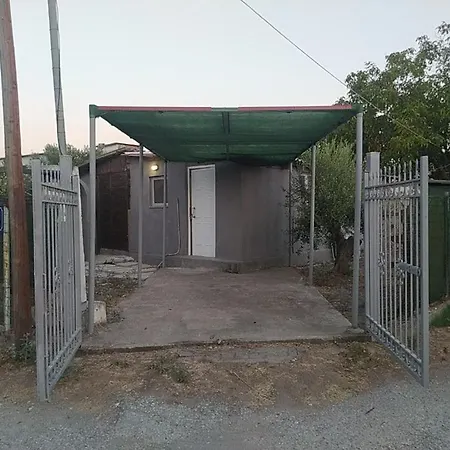 μονοκατοικία στη δροσία με αυλή και Parking Apartman *
