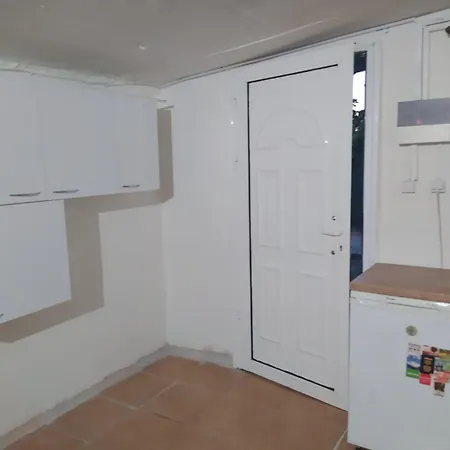 Apartman μονοκατοικία στη δροσία με αυλή και Parking *
