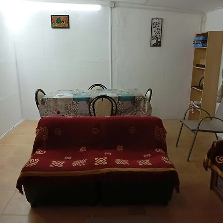 μονοκατοικία στη δροσία με αυλή και Parking Apartman *